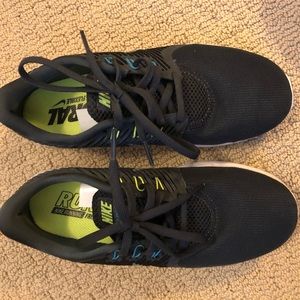 Nike Tennis Shoes